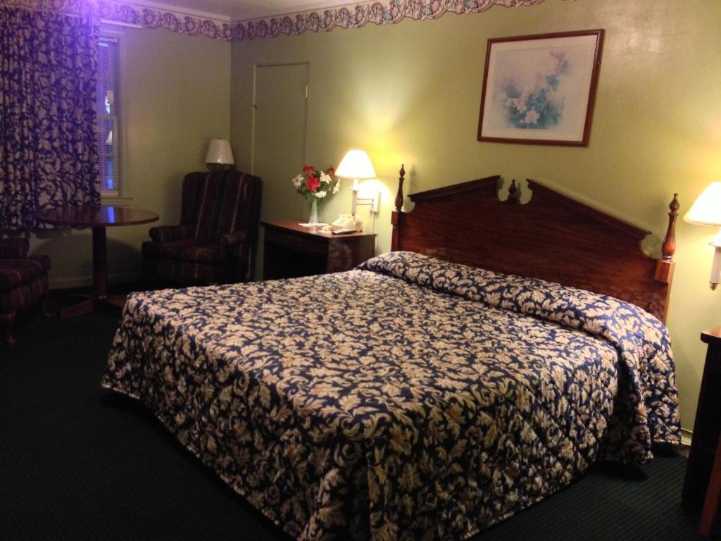 Northside Inn Claxton Room photo